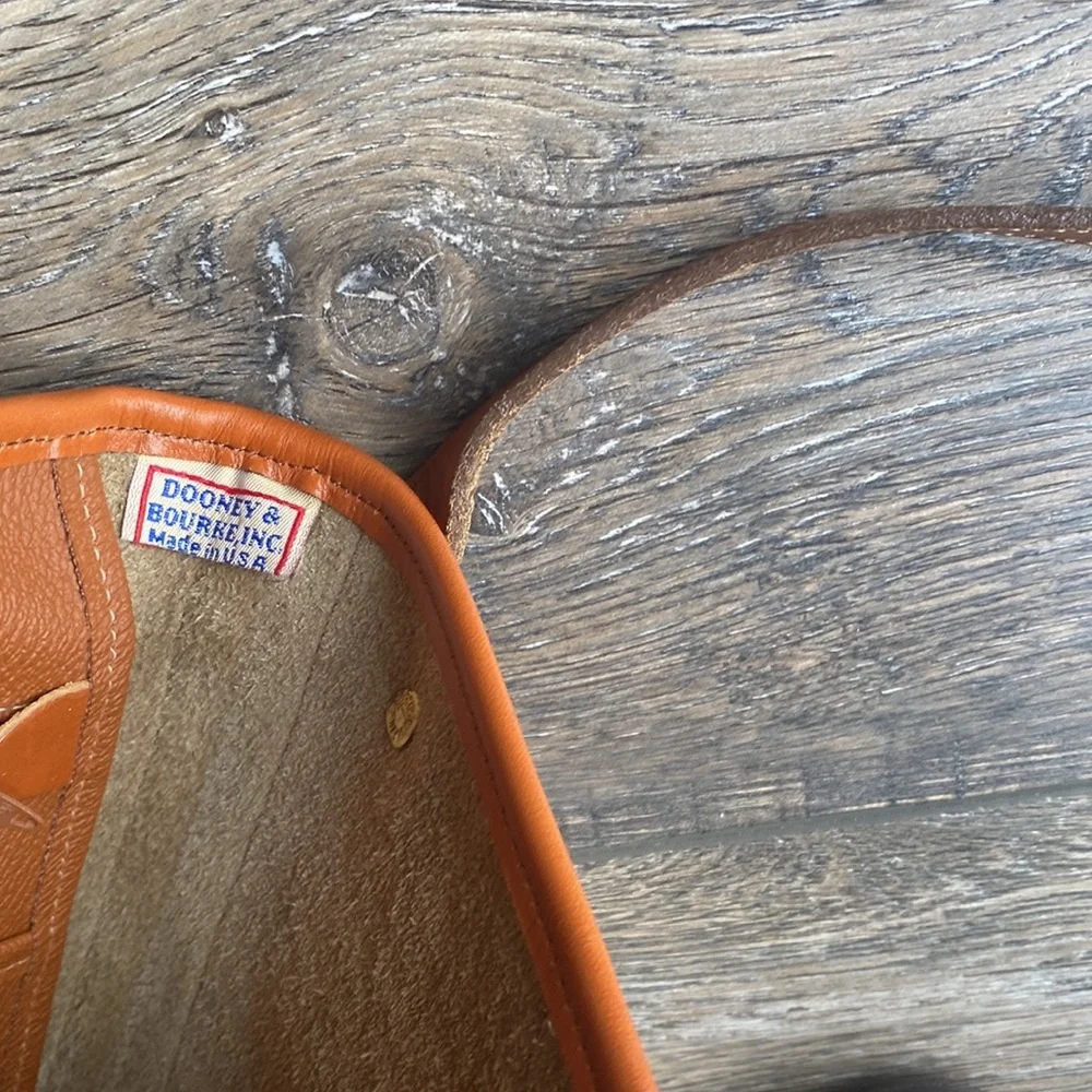 Vintage Dooney and Bourke Cross Body Bag - Picture 11 of 11